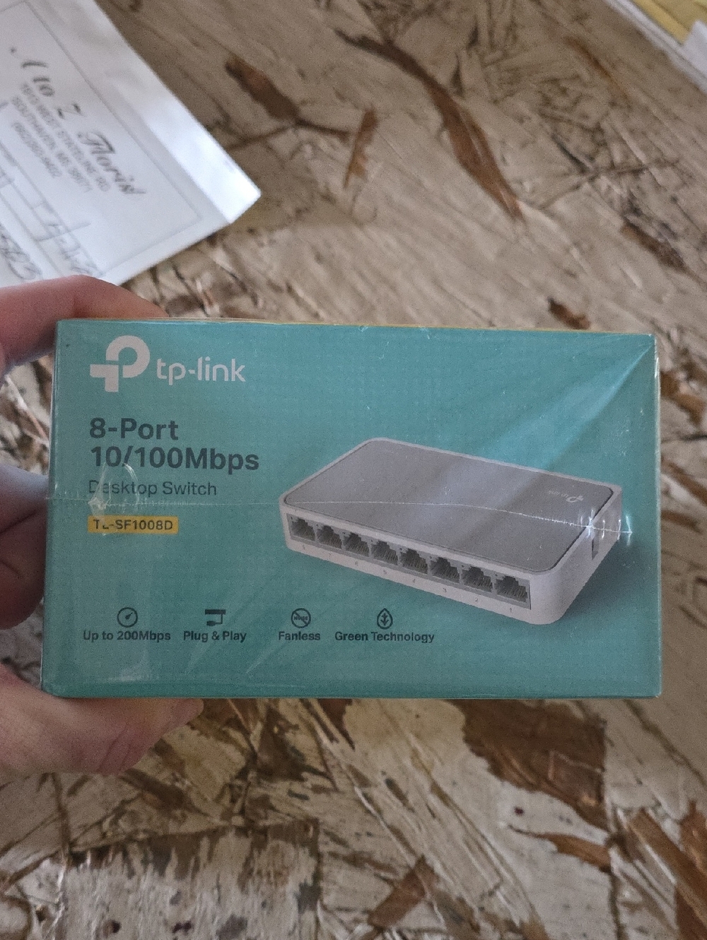 NEW IN BOX * TP-Link 8-Port Desktop Switch in Teal and White